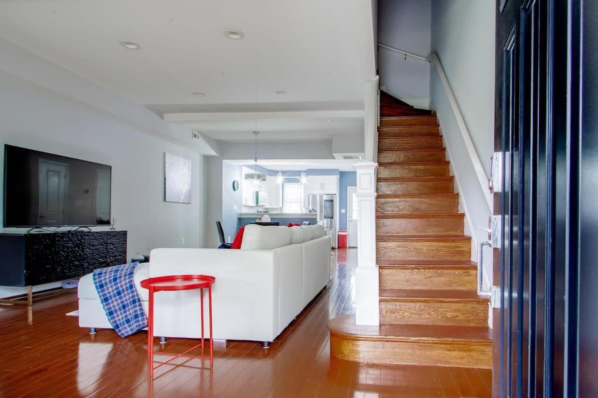 A In One Of Dc's Neighborhoods 4-bedroom Petworth Townhome Holiday home *