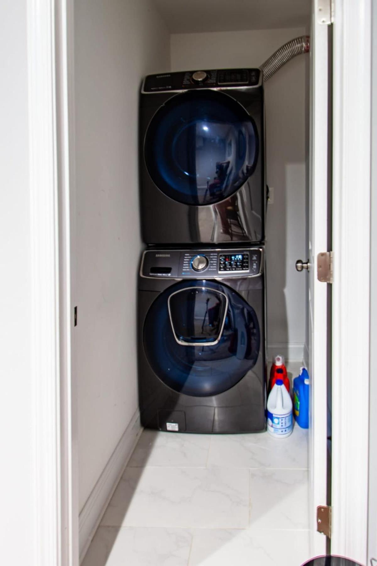 A In One Of Dc's Neighborhoods 4-bedroom Petworth Townhome *