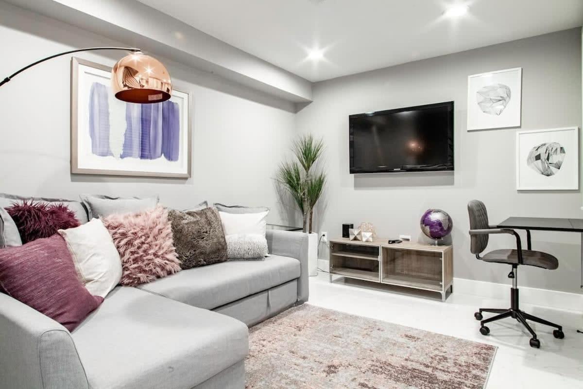Centrally-located Well-decorated Solar-powered Apartment *
