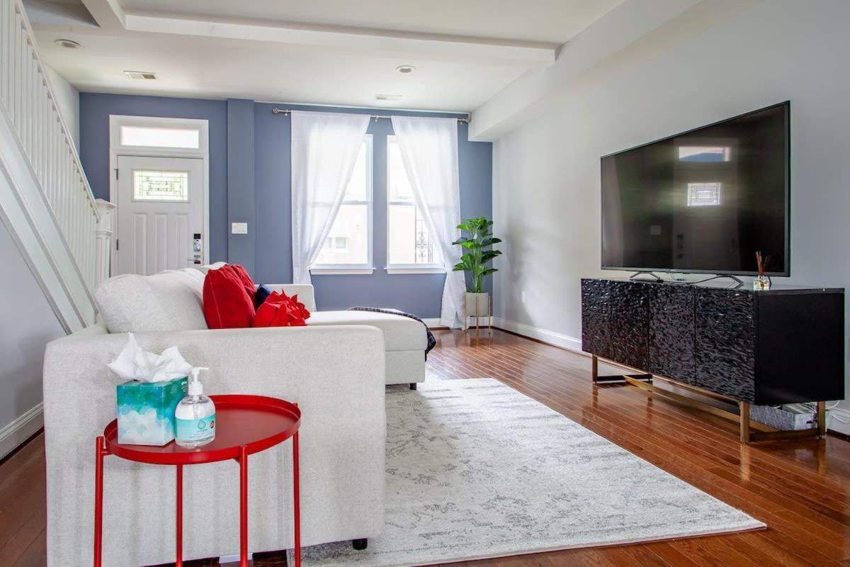 Holiday home A In One Of Dc's Neighborhoods 4-bedroom Petworth Townhome *