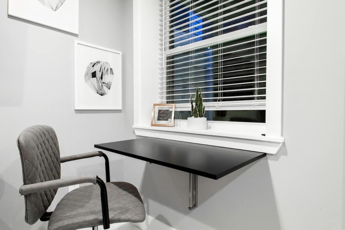 Centrally-located Well-decorated Solar-powered Apartment Washington