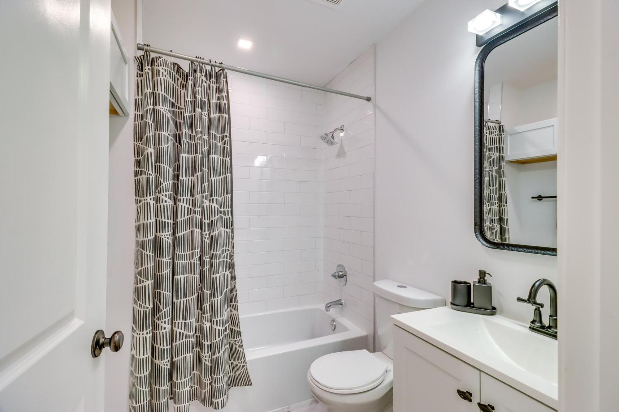 Apartment Renovated Dc Near Museums, Monuments And More! Washington