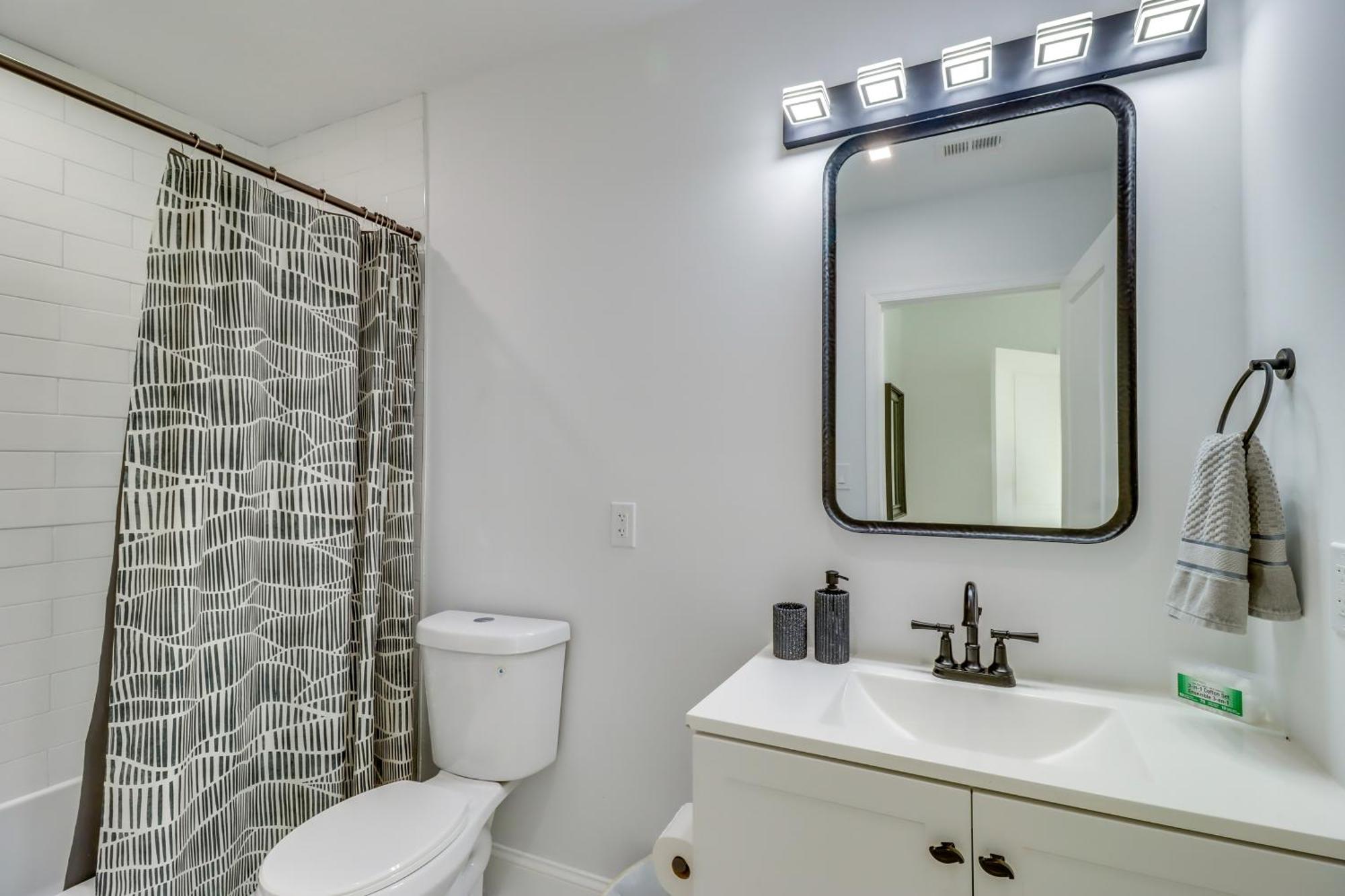 Apartment Renovated Dc Near Museums, Monuments And More!