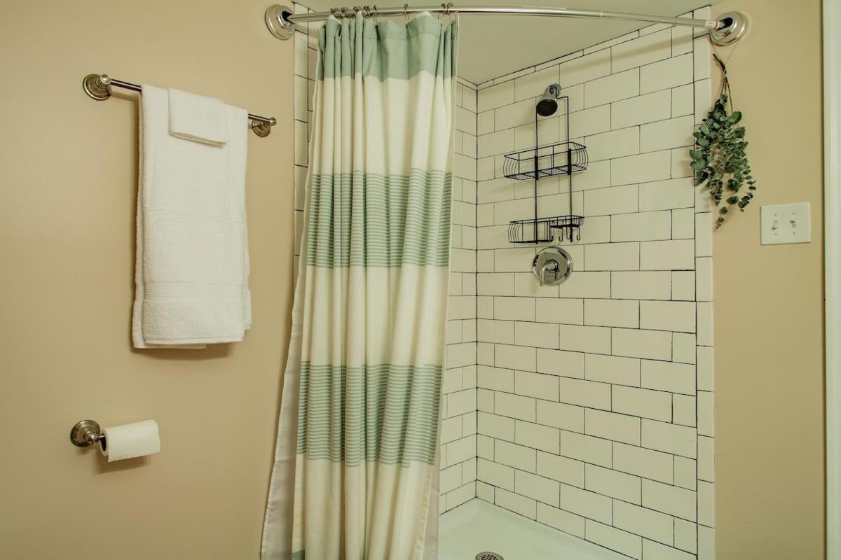 Apartment 2-br Retreat Peace Privacy & Parking Washington
