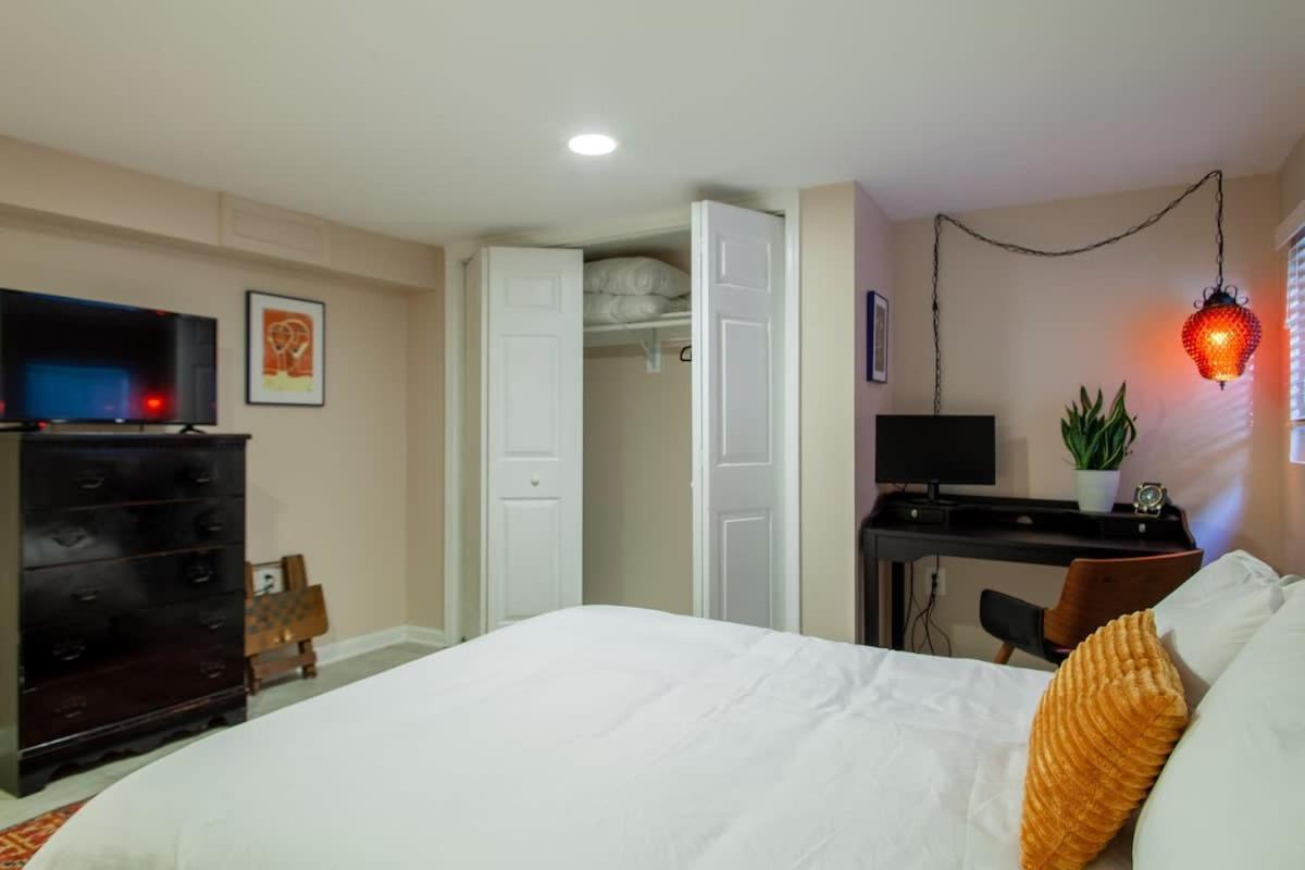 2-br Retreat Peace Privacy & Parking Apartment Washington