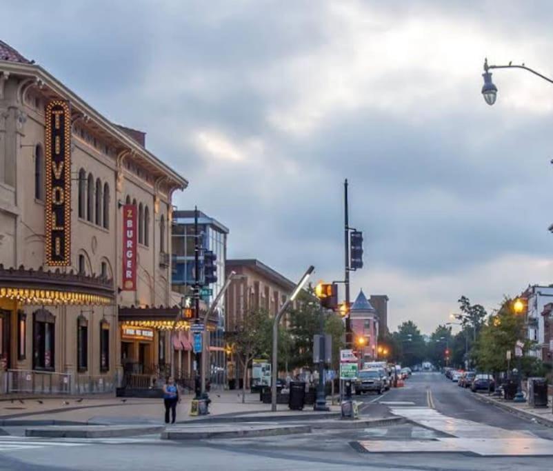 Modern 4br Columbia Heights Gem Walk 2 Metro & Shops Apartment Washington