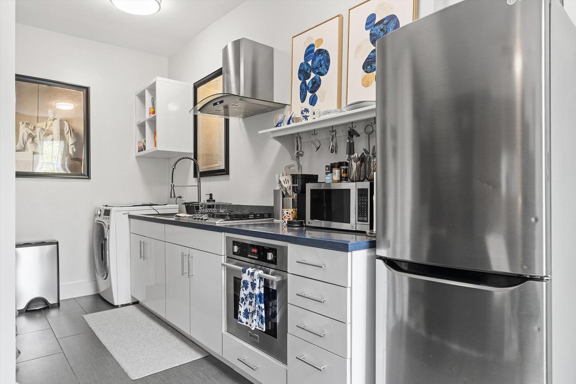 Beautiful 1-br Flat Nestled Between Dupont & Logan *