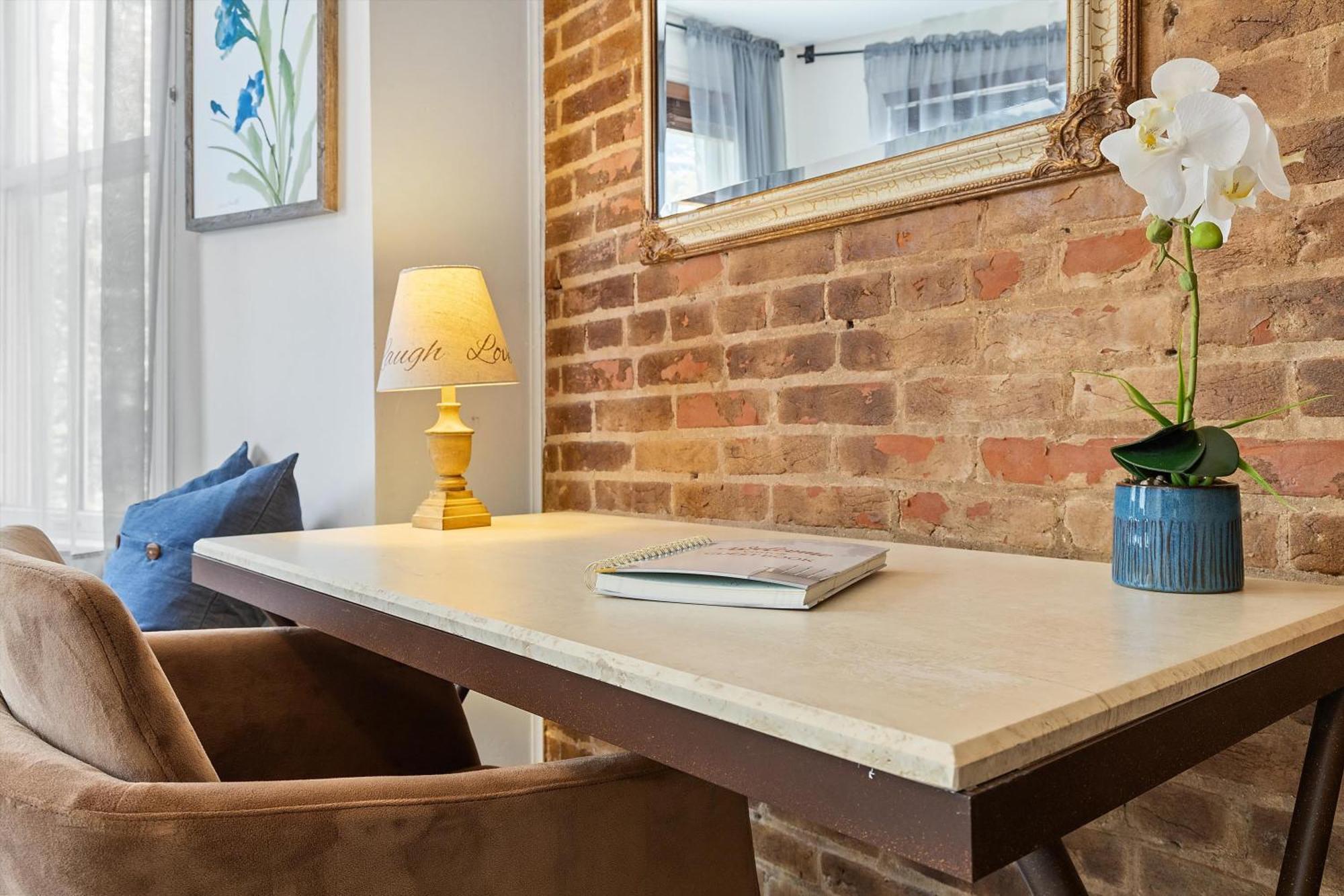 Beautiful 1-br Flat Nestled Between Dupont & Logan Apartment Washington
