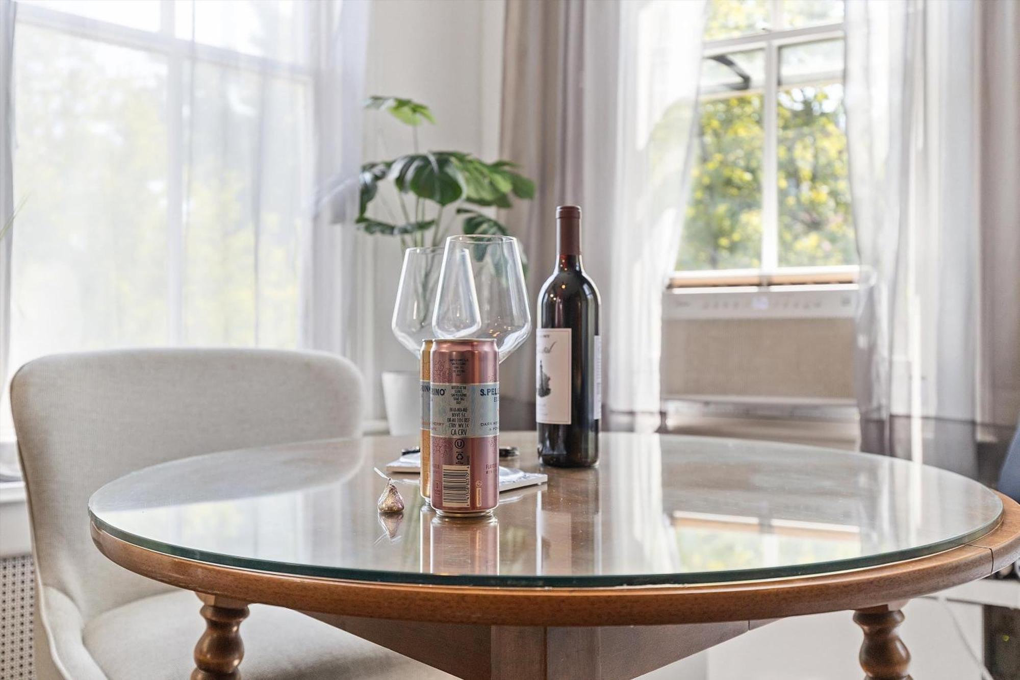 Beautiful 1-br Flat Nestled Between Dupont & Logan *