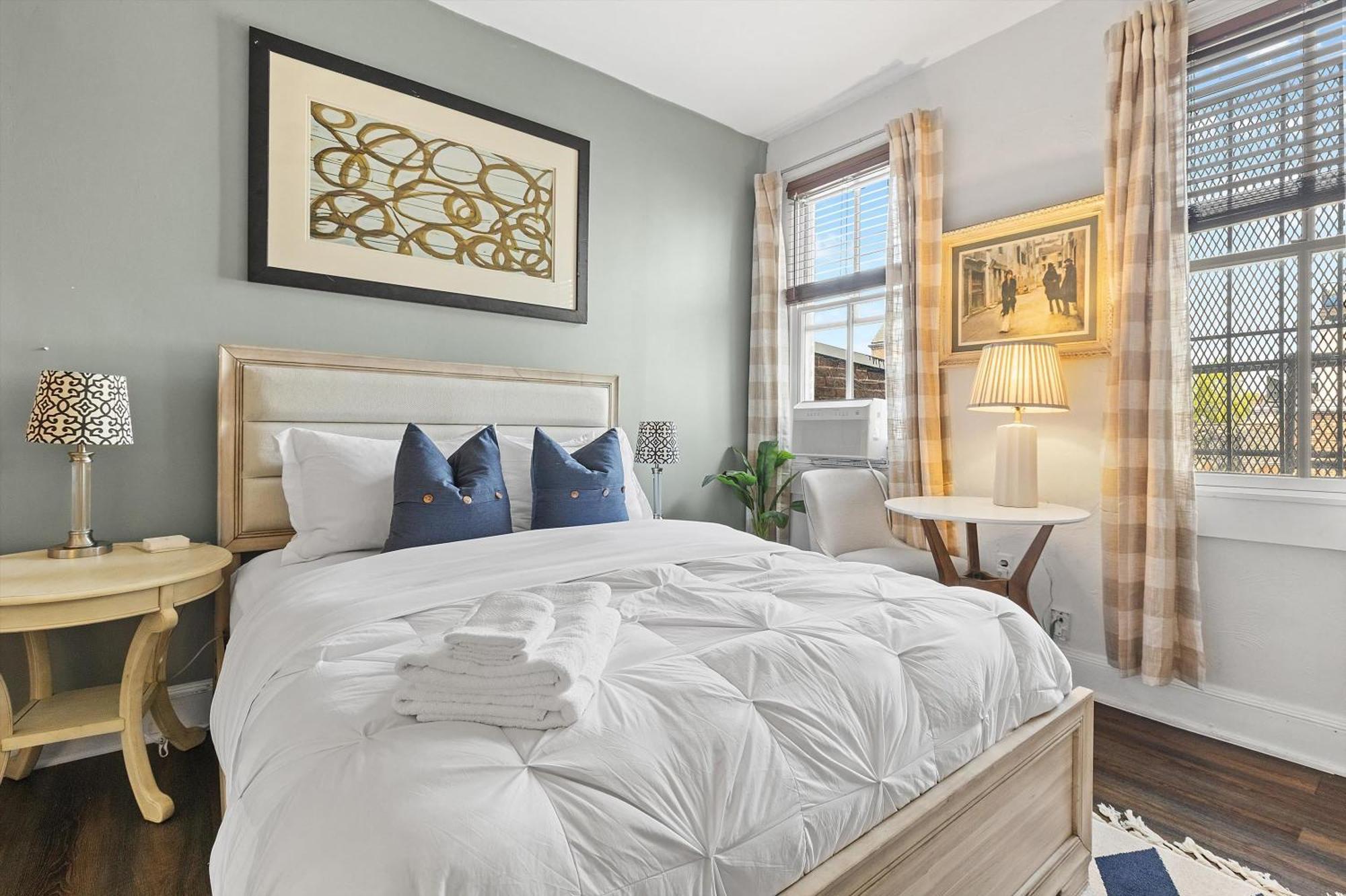 Beautiful 1-br Flat Nestled Between Dupont & Logan Washington