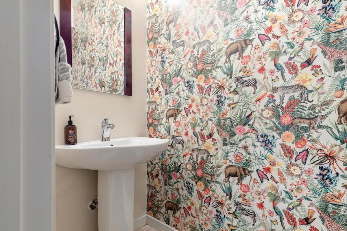 Exceptional 4-br Near Rock Creek Park *