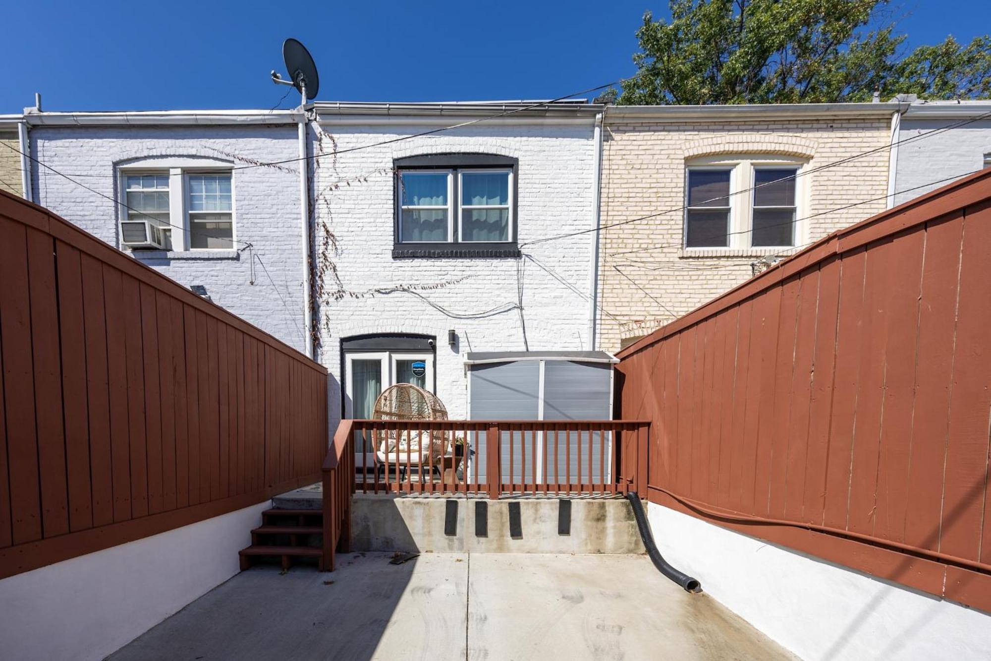 Apartment Charming 2br Townhouse With Patio & Parking In Dc *