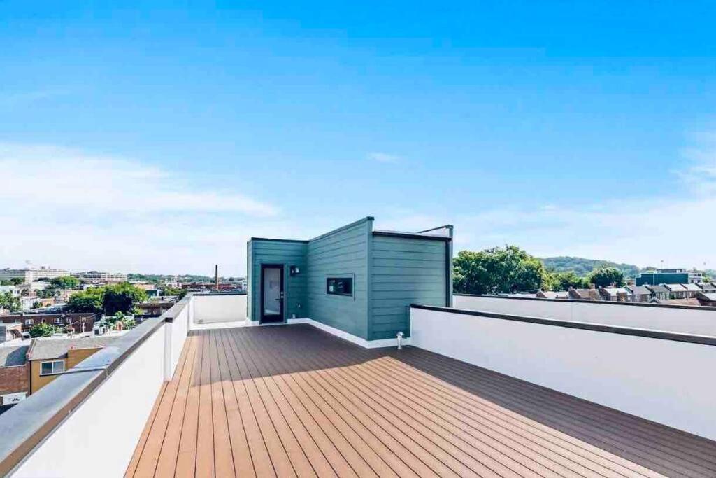 Designer Penthouse Rooftop With Monument View-parking Holiday home *
