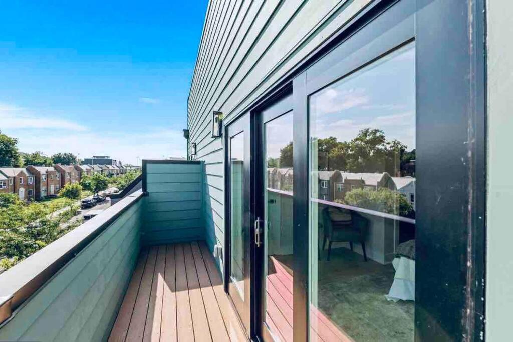 Designer Penthouse Rooftop With Monument View-parking Holiday home