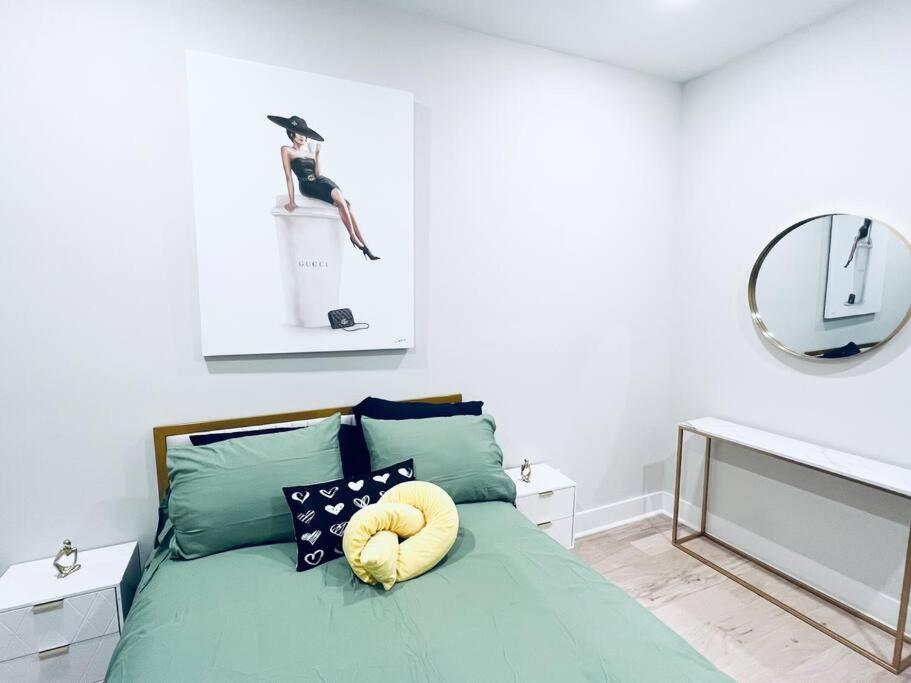 Holiday home Designer Penthouse Rooftop With Monument View-parking *
