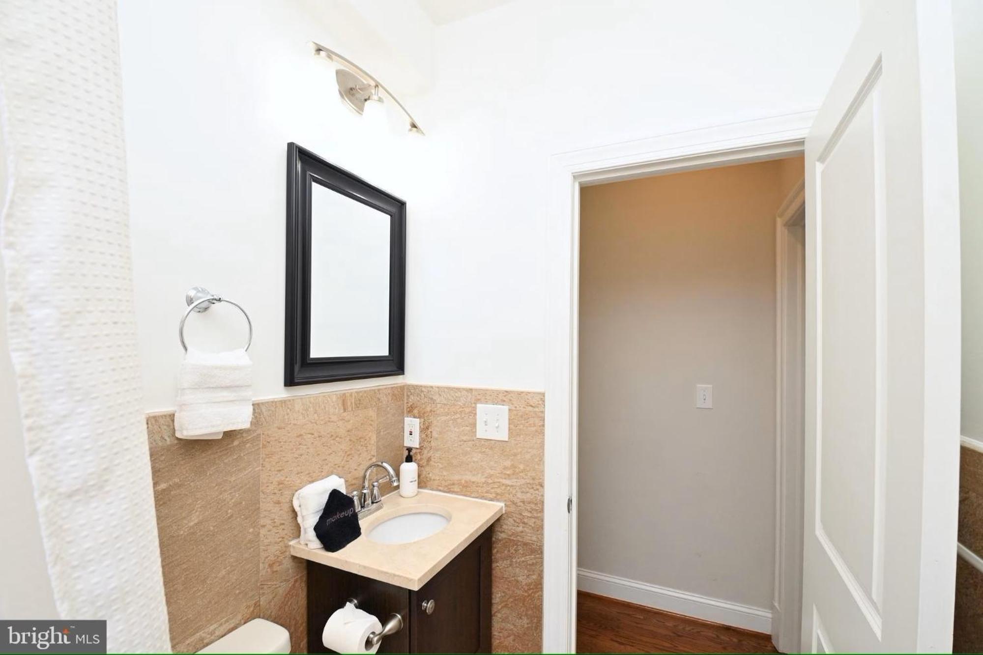Elegant 5br Near Capitol Hill! Free Parking! Holiday home *