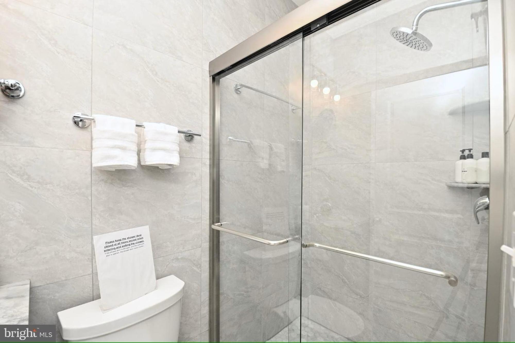 Elegant 5br Near Capitol Hill! Free Parking! Holiday home *
