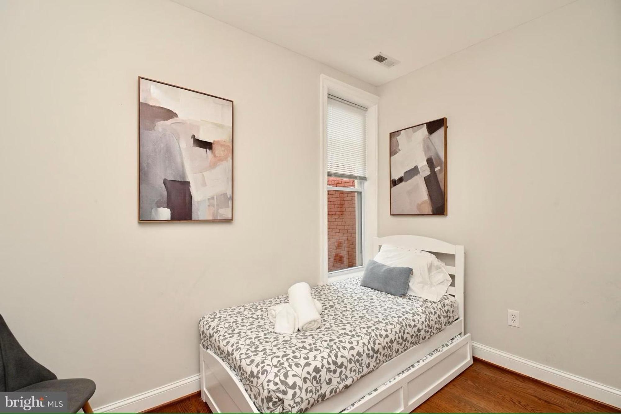 Elegant 5br Near Capitol Hill! Free Parking! *