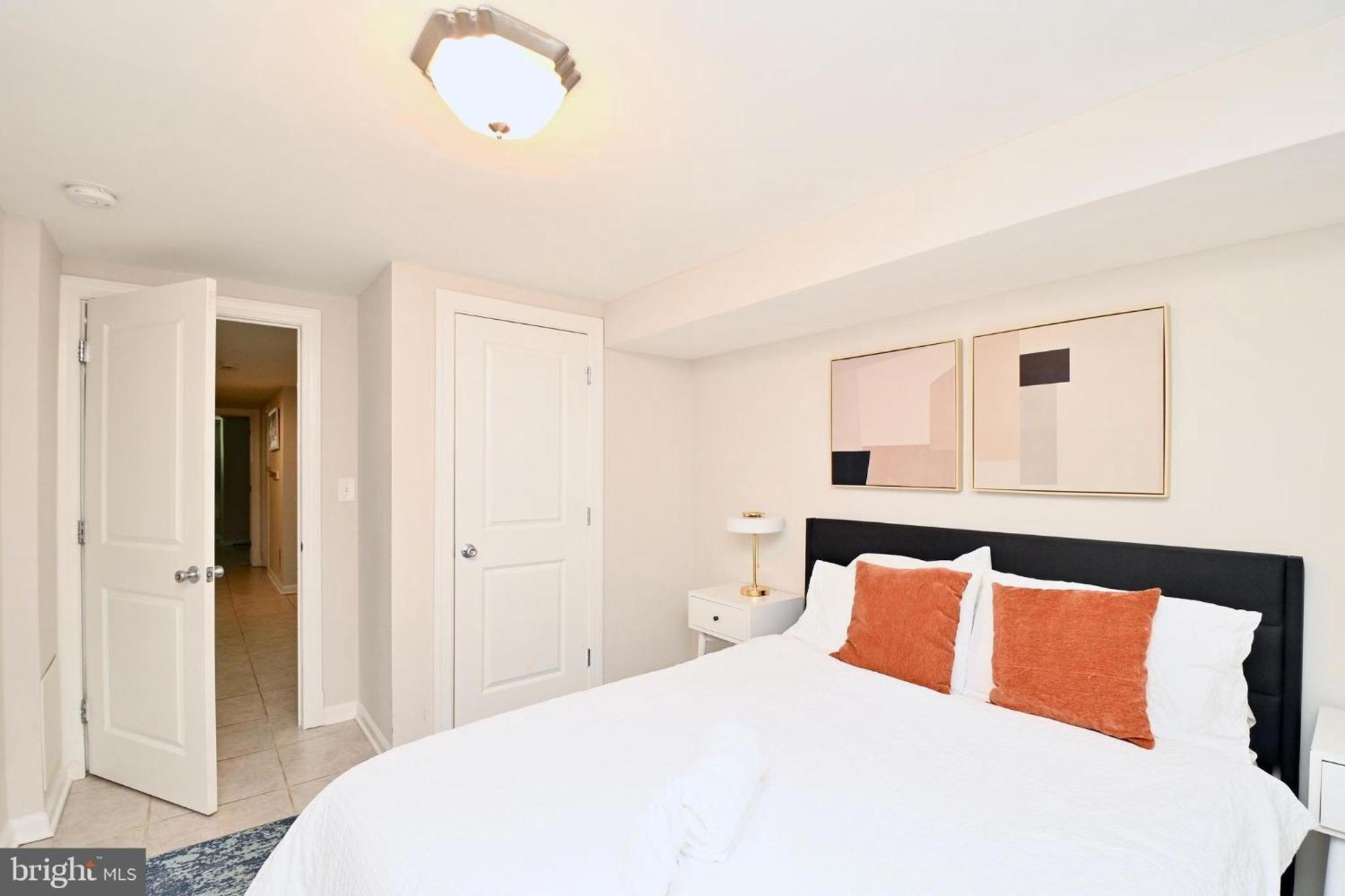 Elegant 5br Near Capitol Hill! Free Parking! Holiday home Washington
