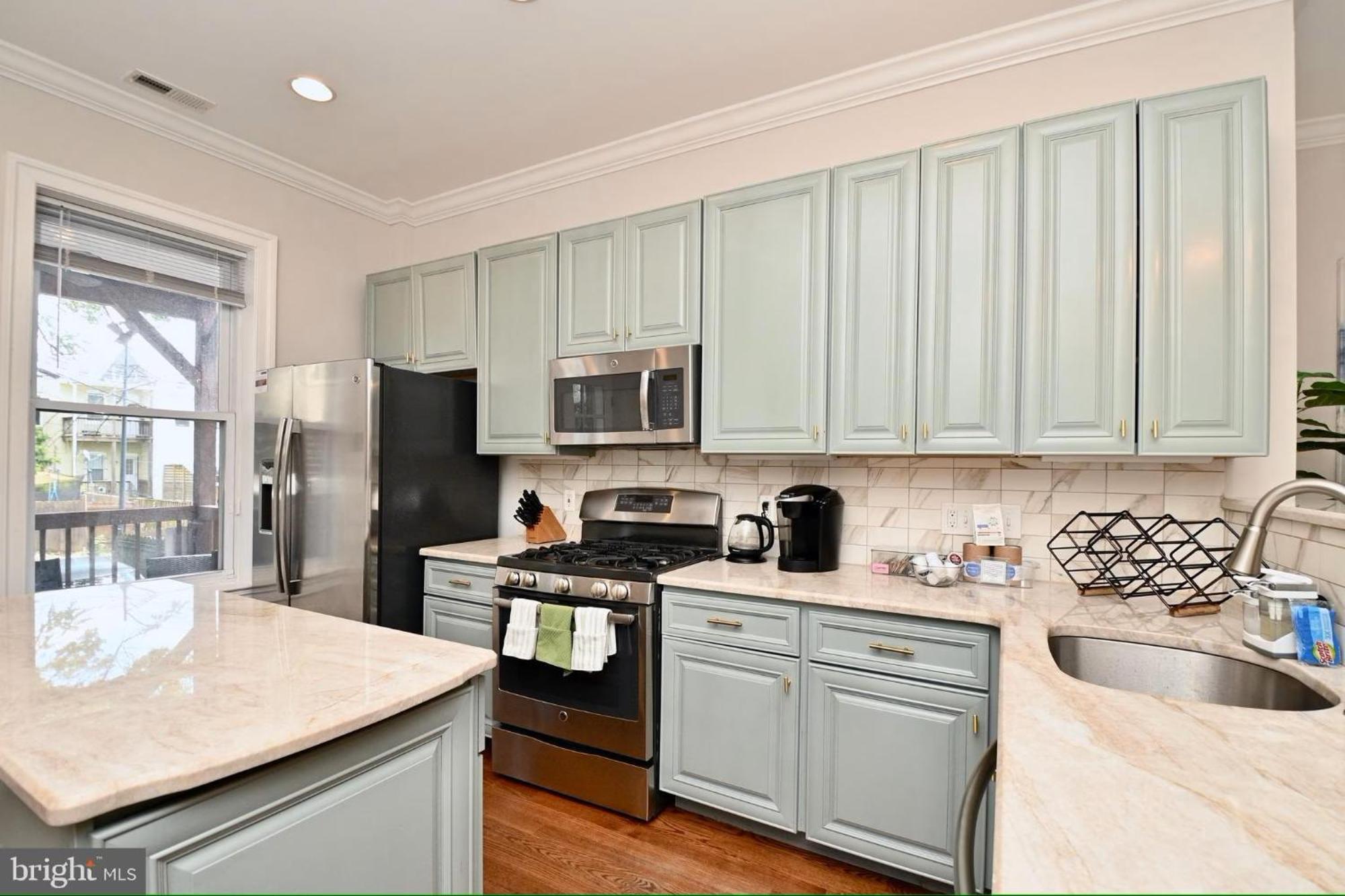 Elegant 5br Near Capitol Hill! Free Parking! Washington