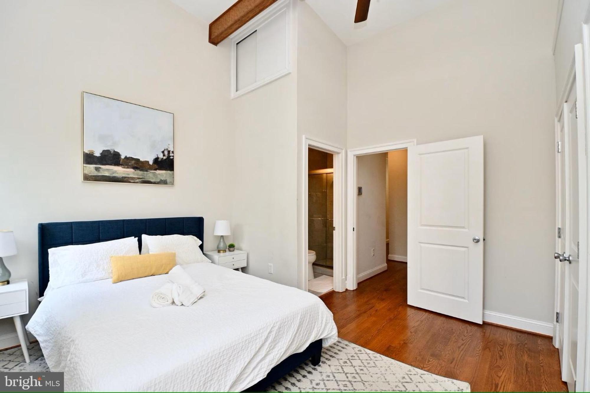 Elegant 5br Near Capitol Hill! Free Parking! Holiday home
