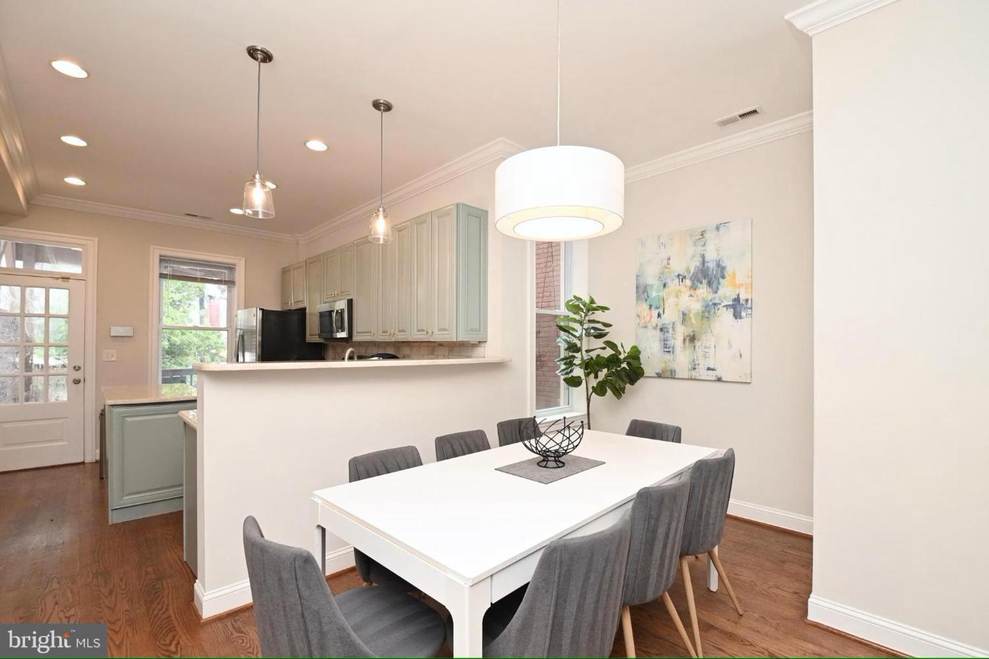 Elegant 5br Near Capitol Hill! Free Parking! Holiday home *