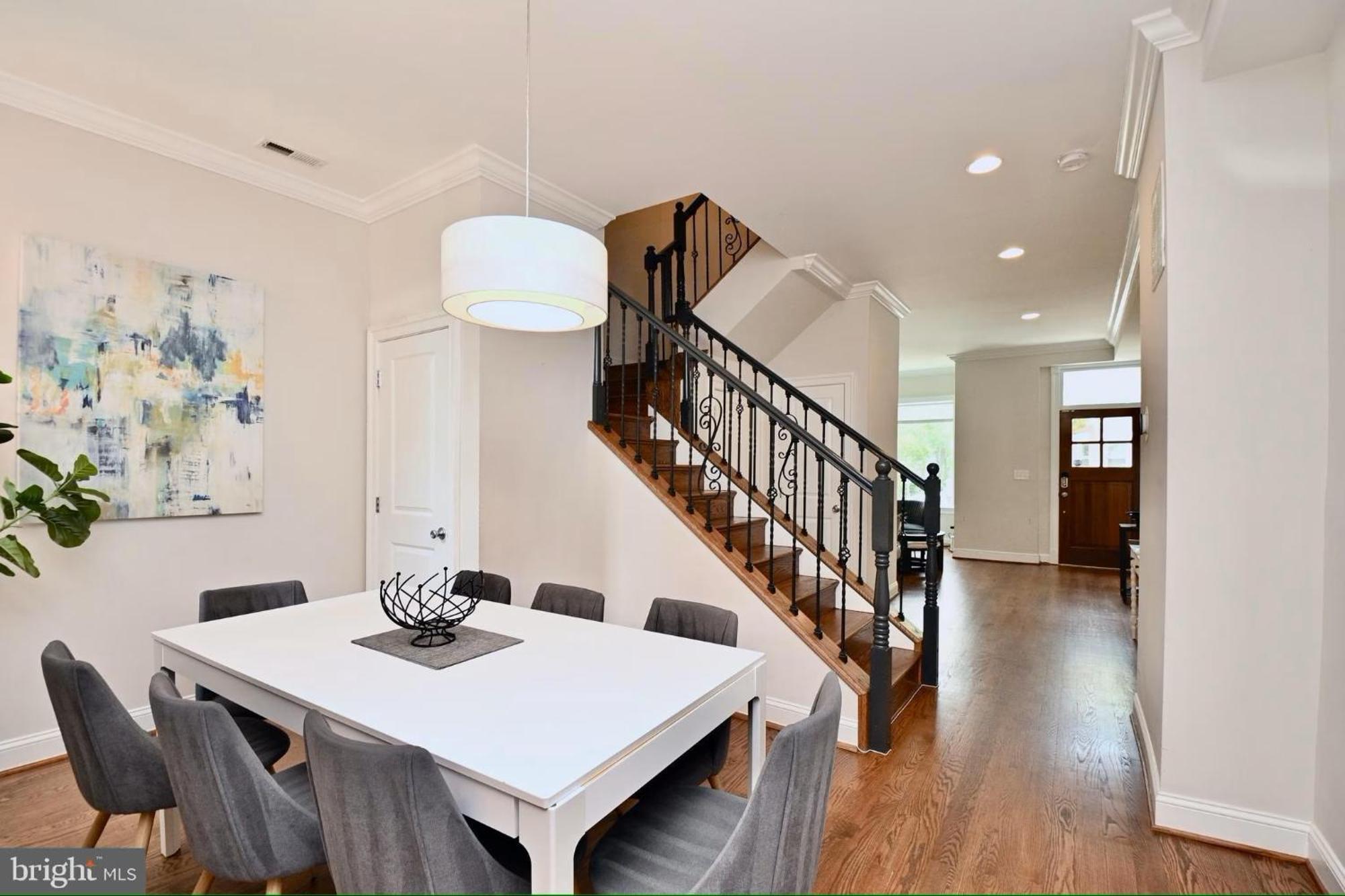 Elegant 5br Near Capitol Hill! Free Parking! Holiday home Washington