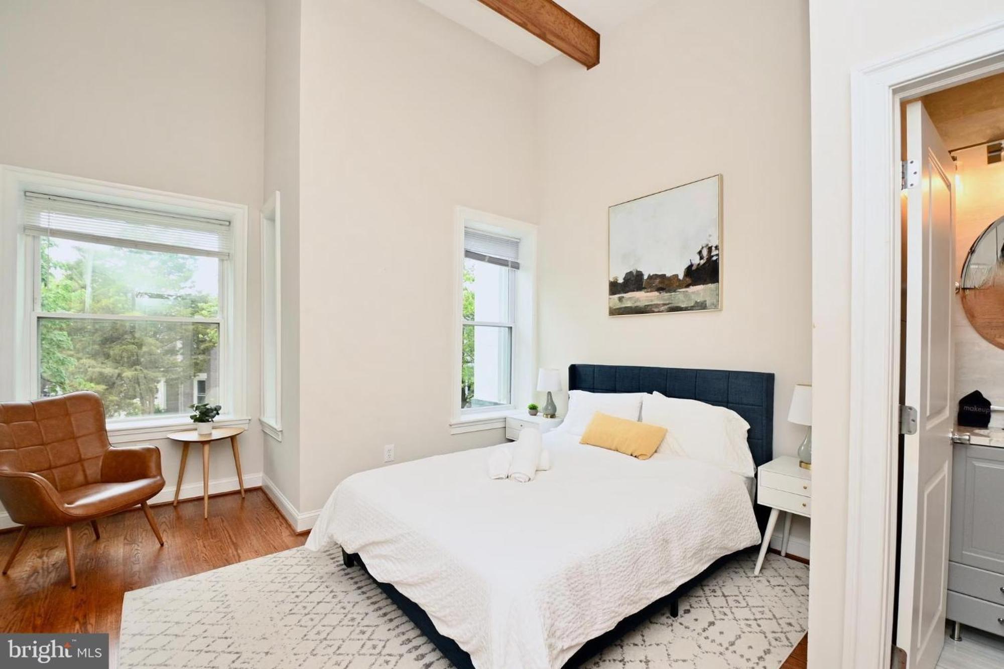 Holiday home Elegant 5br Near Capitol Hill! Free Parking!