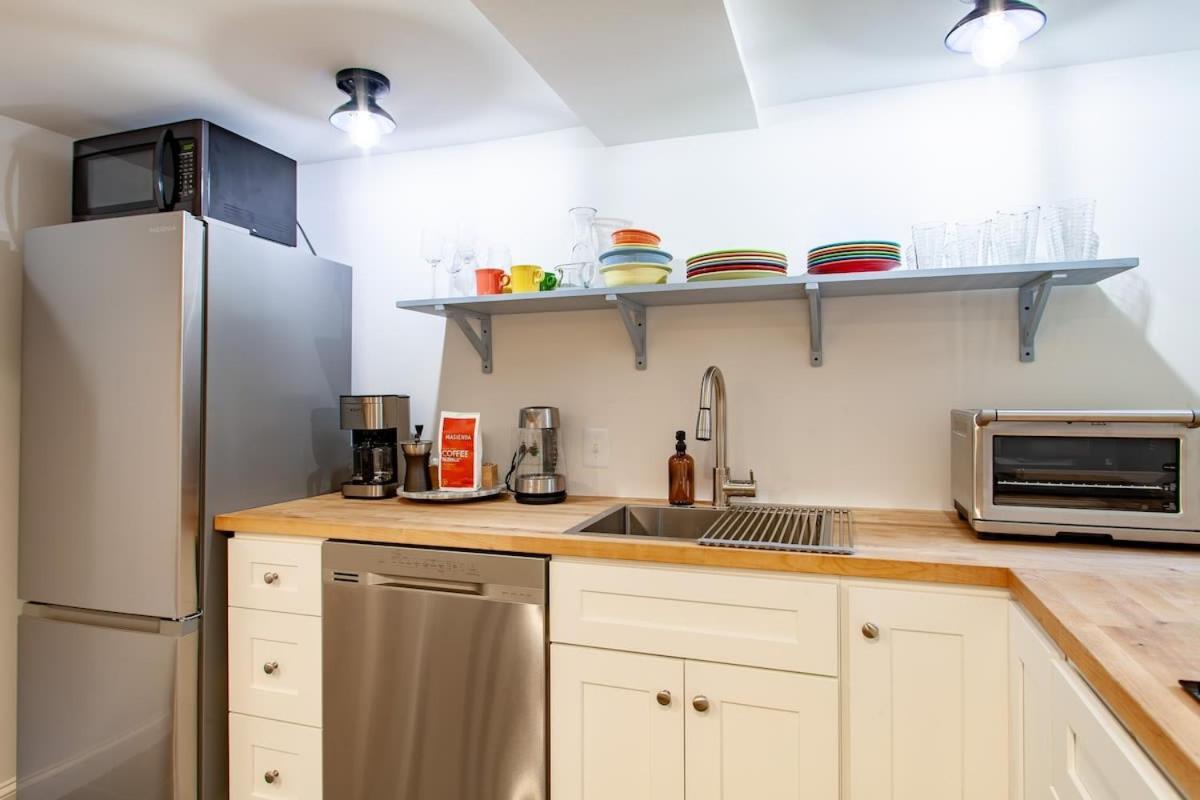 Apartment Spacious 1br Nw Garden Walker's Dream *