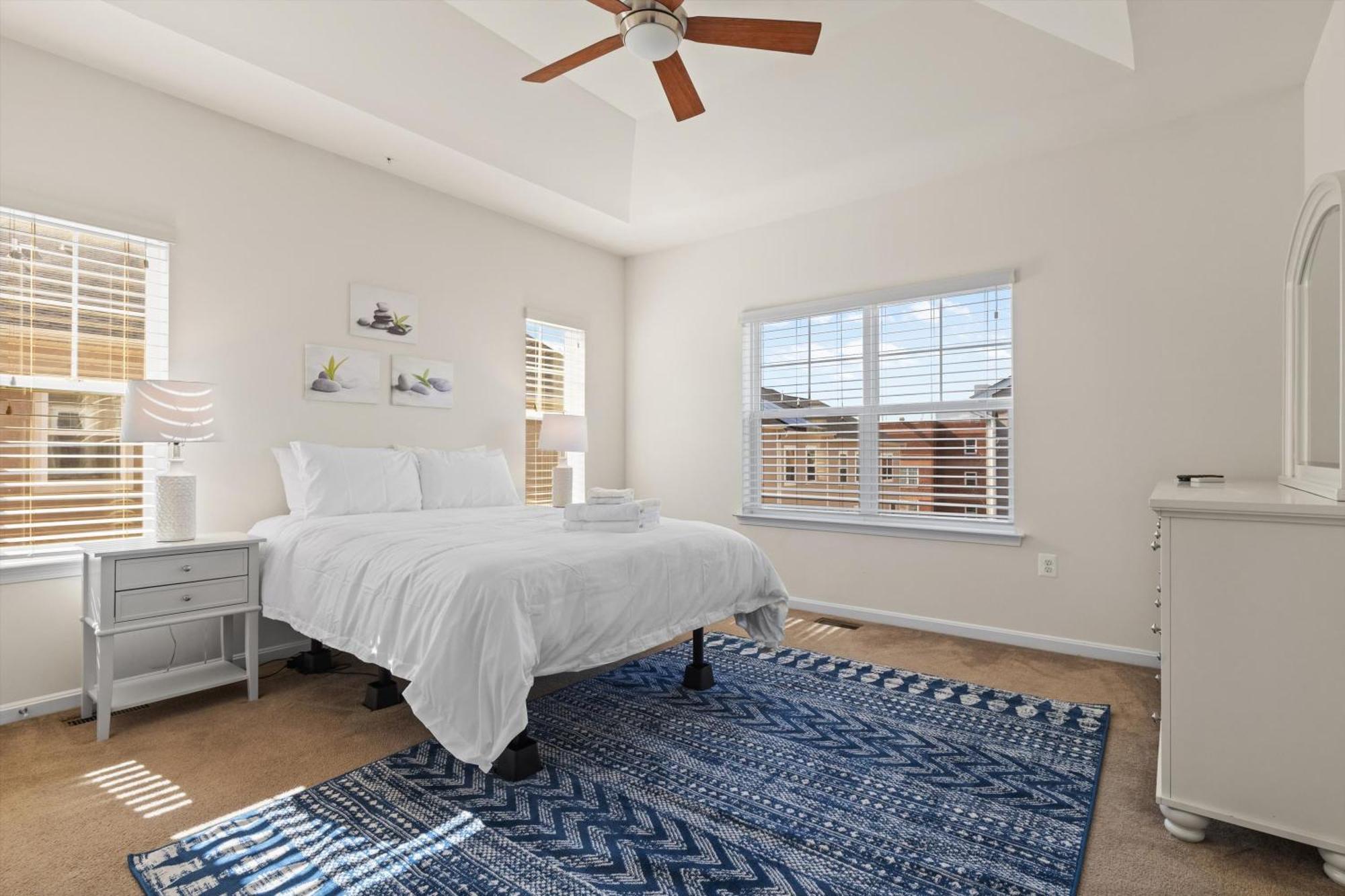 Convenience At A Great Value 4-br Dc Holiday home