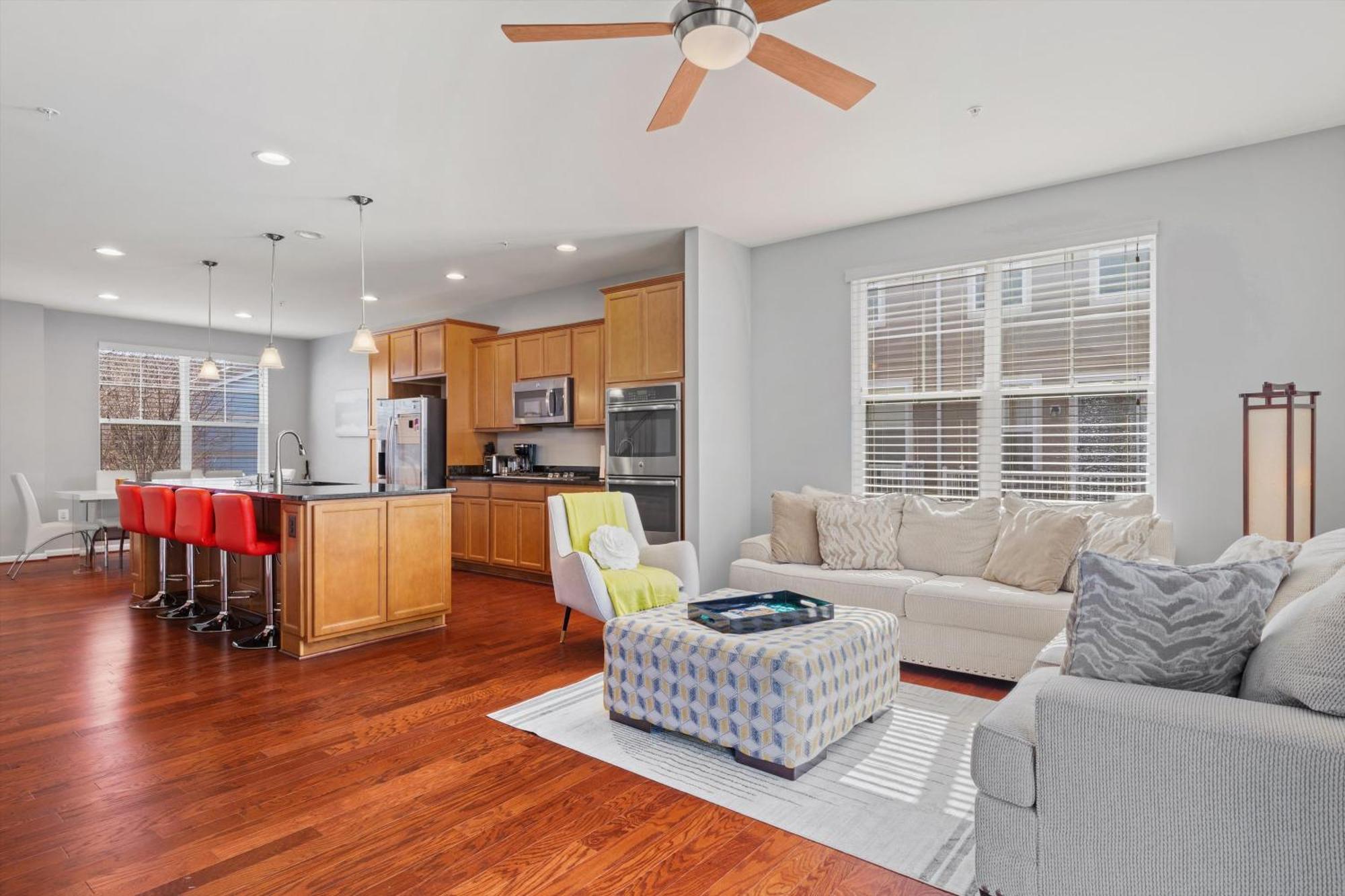 Holiday home Convenience At A Great Value 4-br Dc *