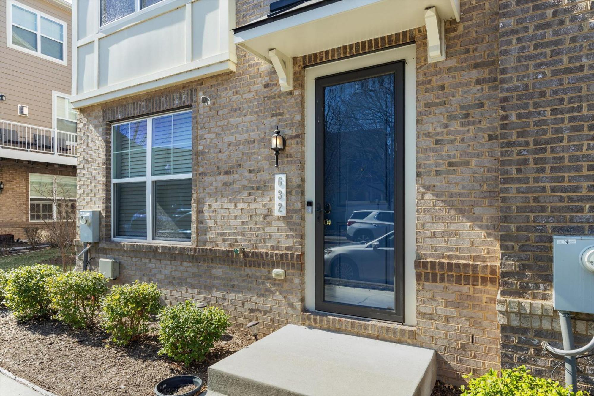Convenience At A Great Value 4-br Dc *