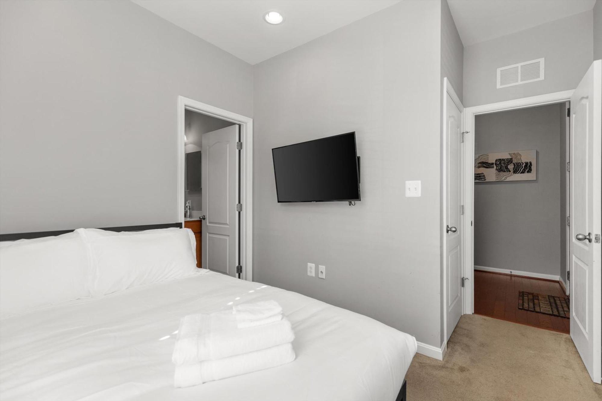 Convenience At A Great Value 4-br Dc Holiday home
