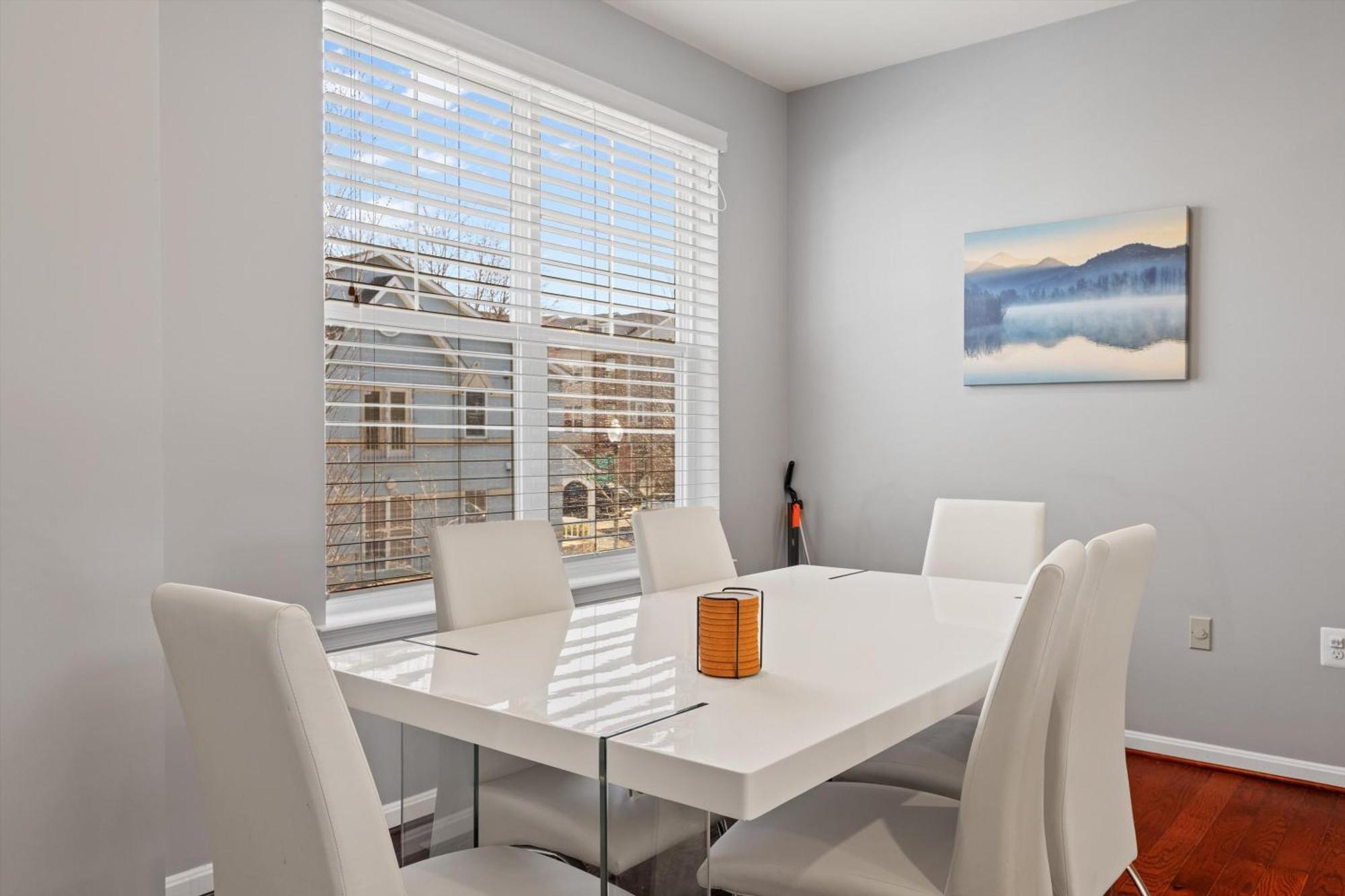 Holiday home Convenience At A Great Value 4-br Dc Washington