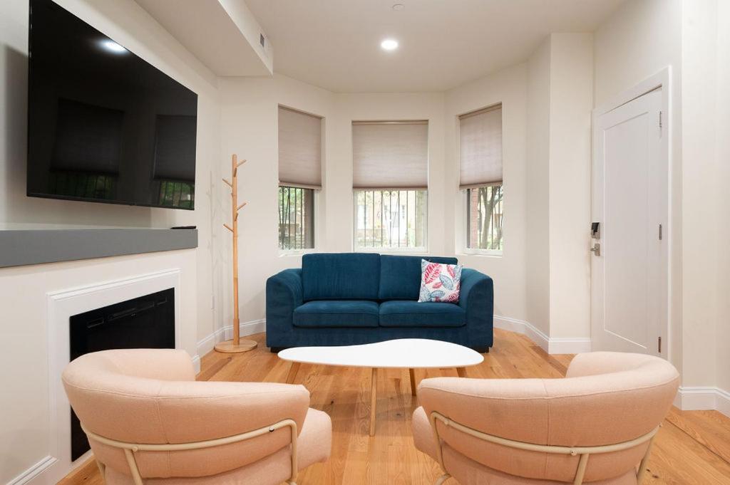 2bd 2ba In Townhouse *