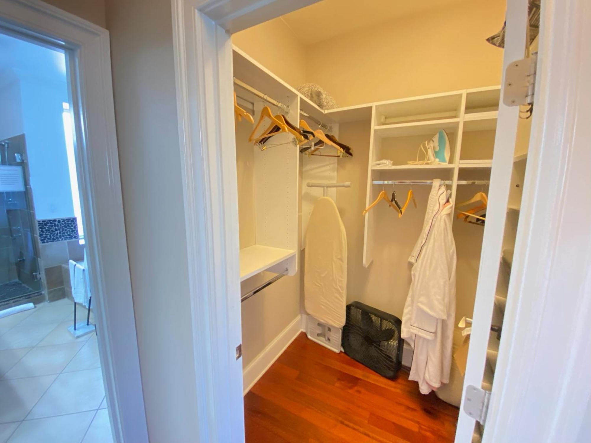 Holiday home Classy Victorian Brownstone Subway Shopping *