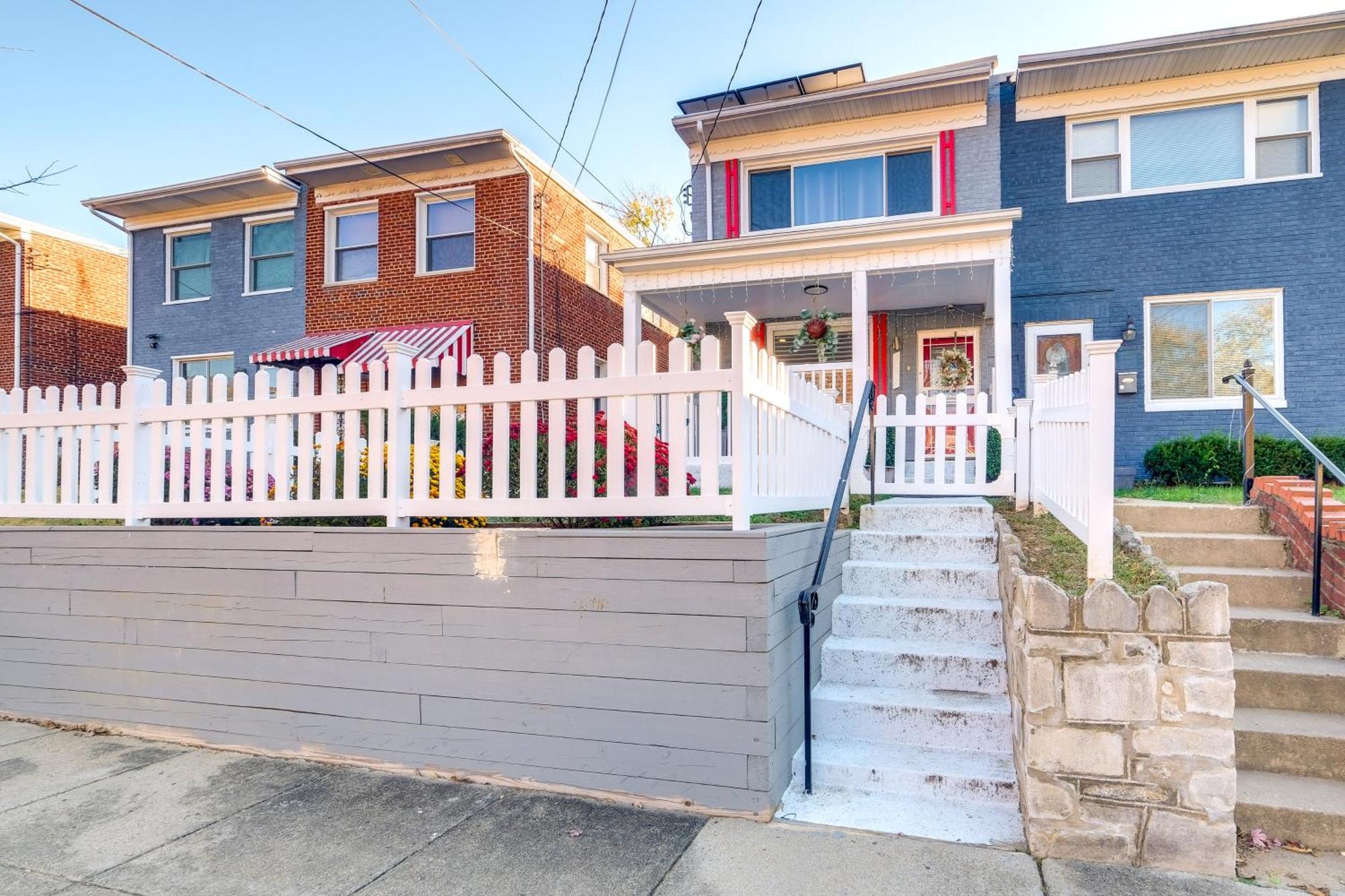 Washington, Dc, With Rooftop Game Room, Hot Tub Holiday home *