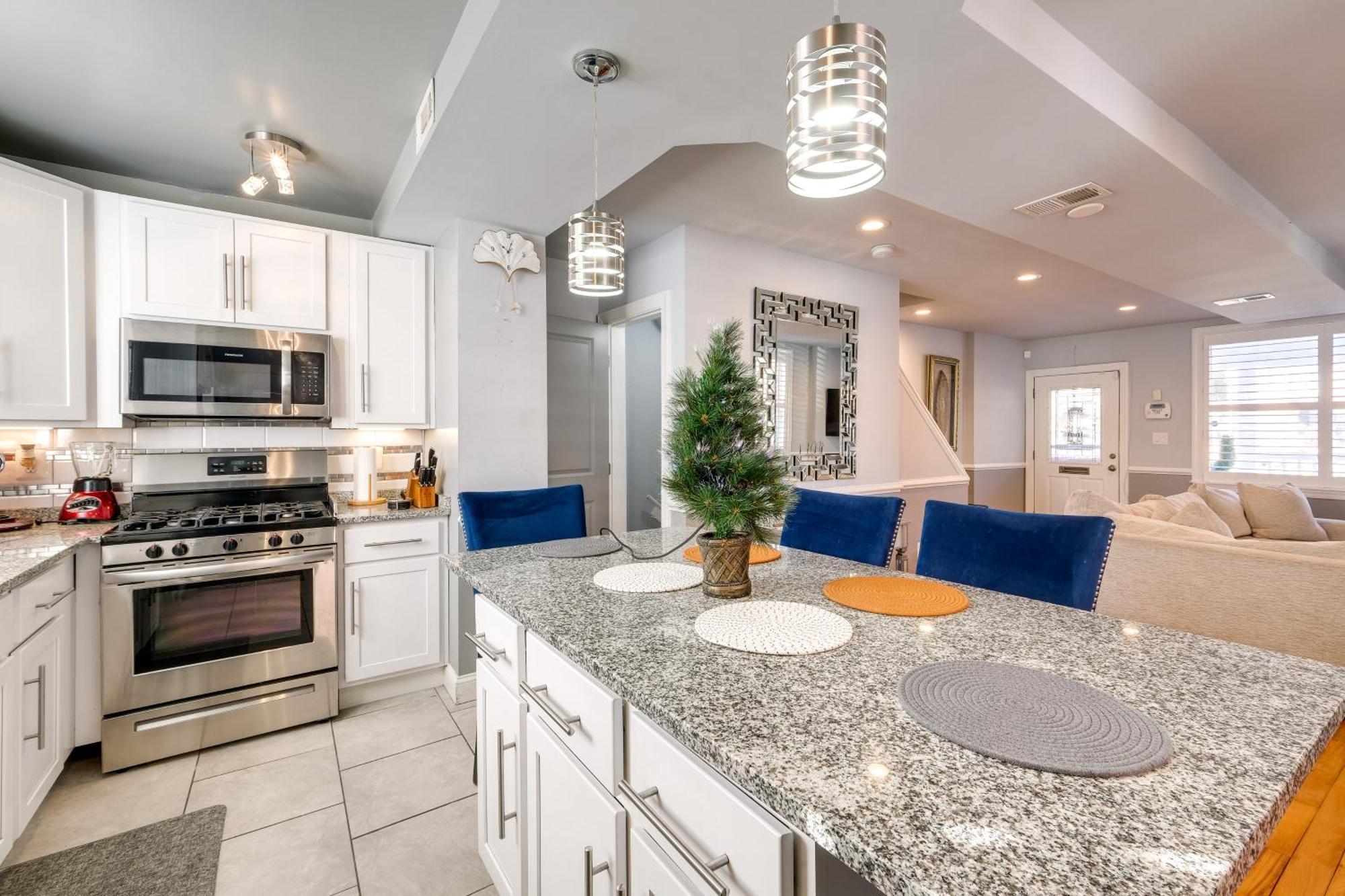 Washington, Dc, With Rooftop Game Room, Hot Tub Holiday home Washington