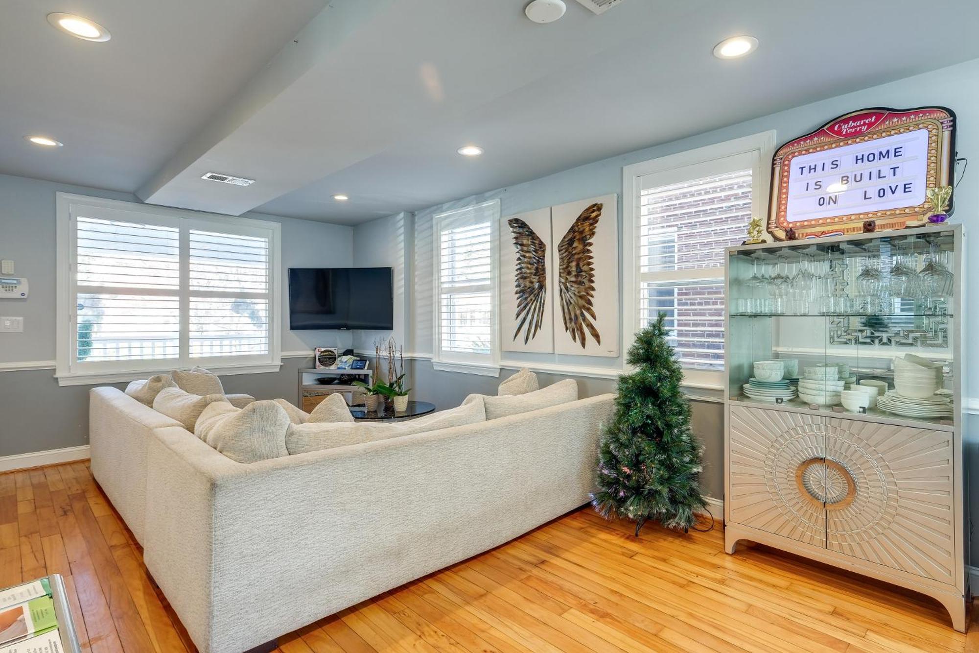 Washington, Dc, With Rooftop Game Room, Hot Tub
