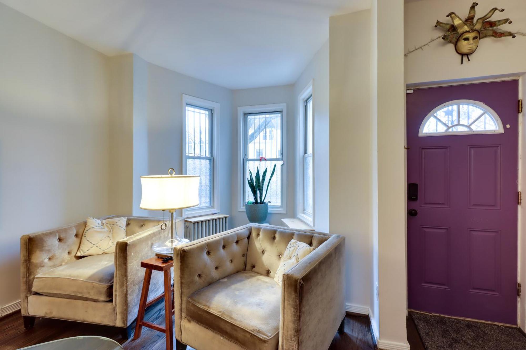 Unique Dc Row House Near Historic H Street! Holiday home Washington