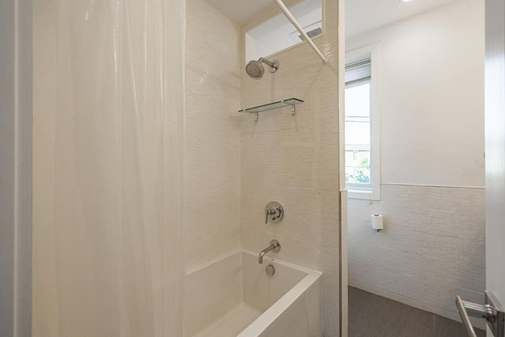 Beautiful 4br Entire House In Dc Holiday home Washington
