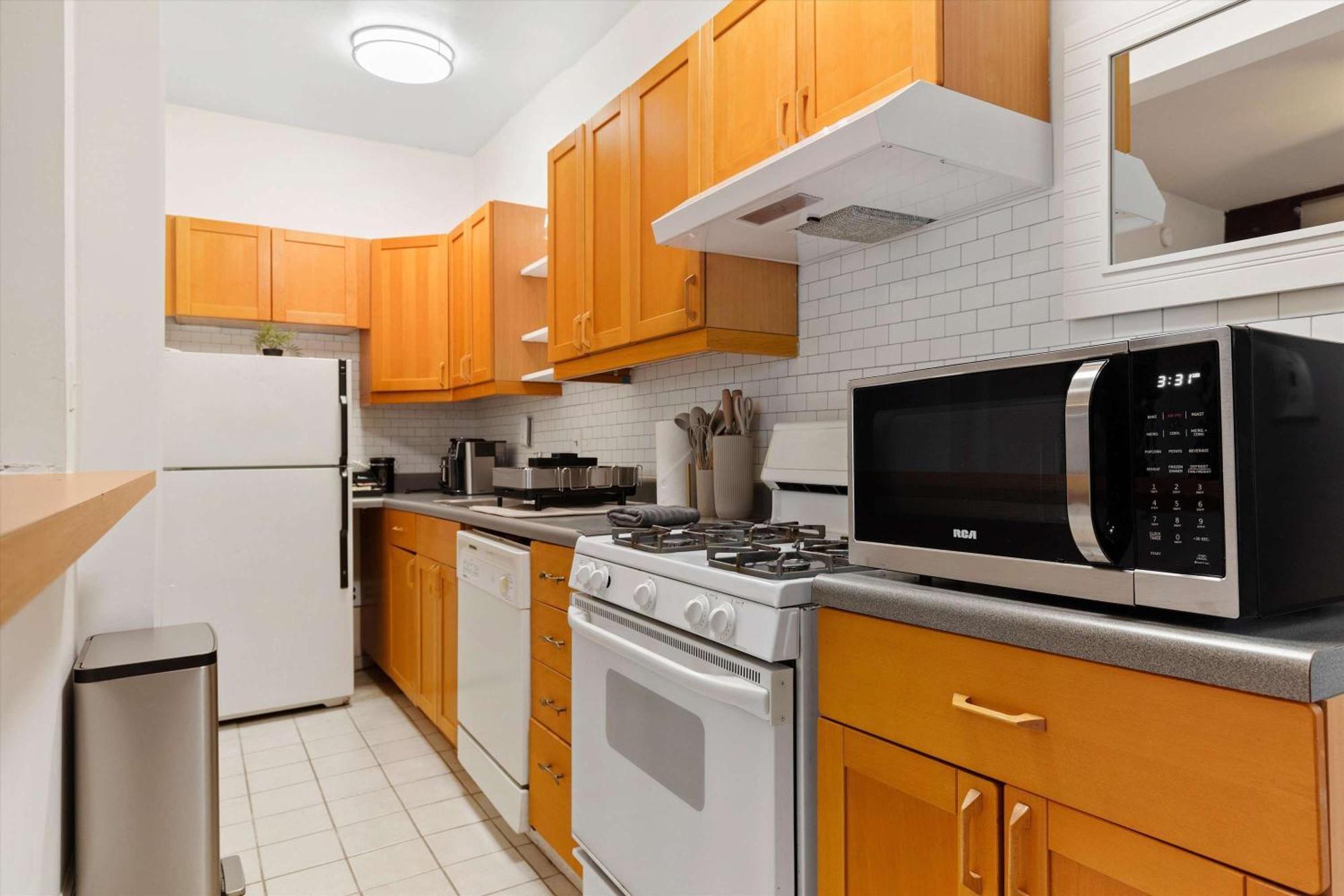 Chic 1-br Loft Nestled Between Dupont & Logan Apartment