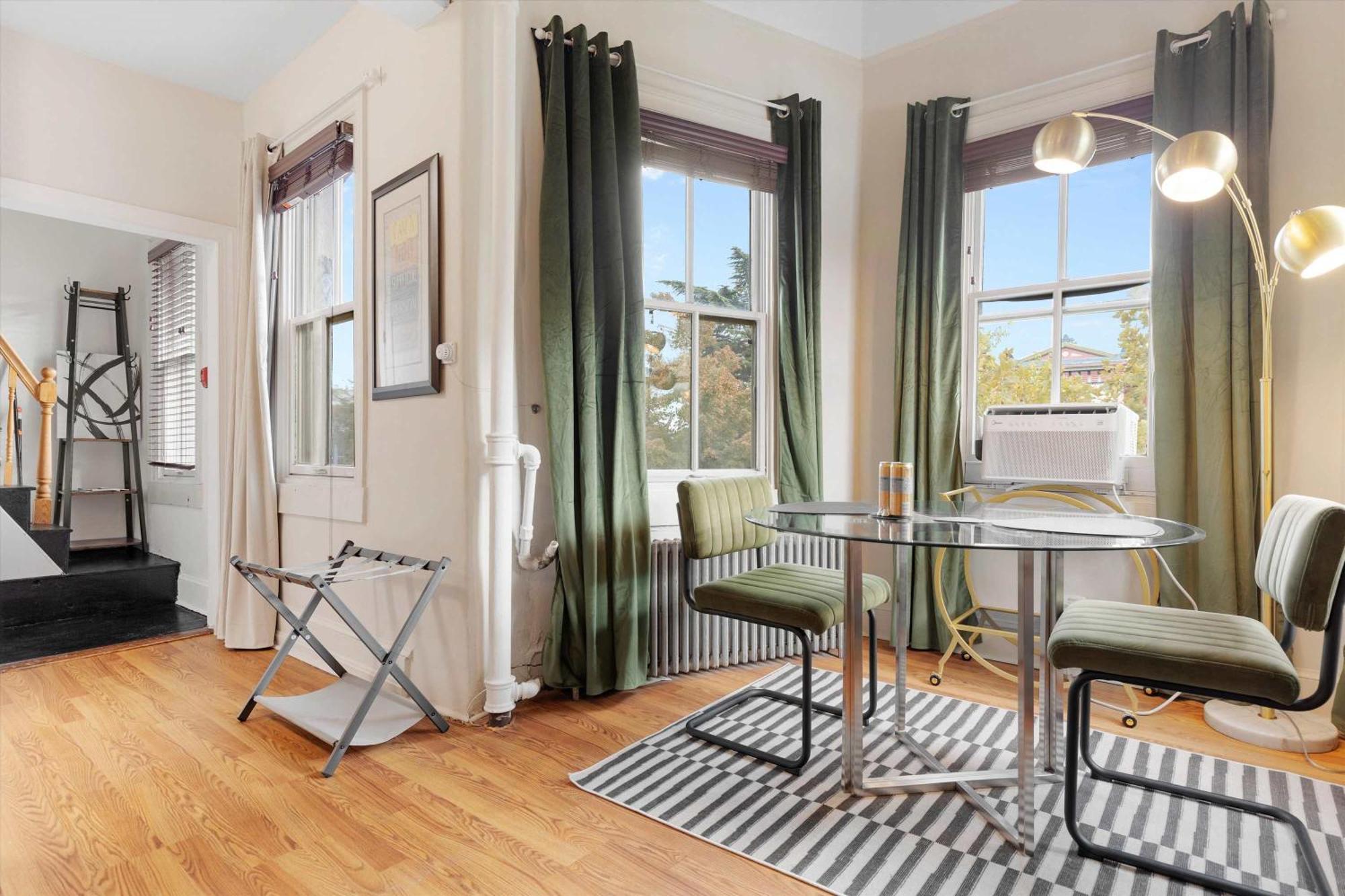 Chic 1-br Loft Nestled Between Dupont & Logan Washington