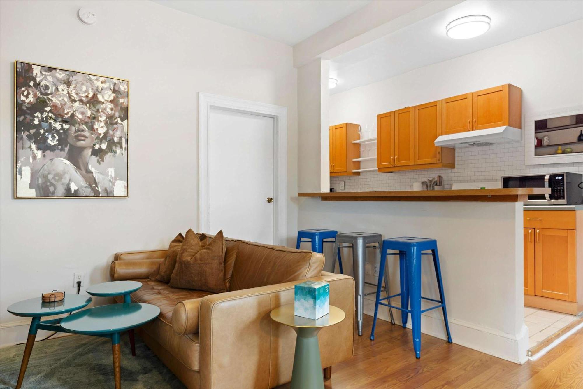 Chic 1-br Loft Nestled Between Dupont & Logan *