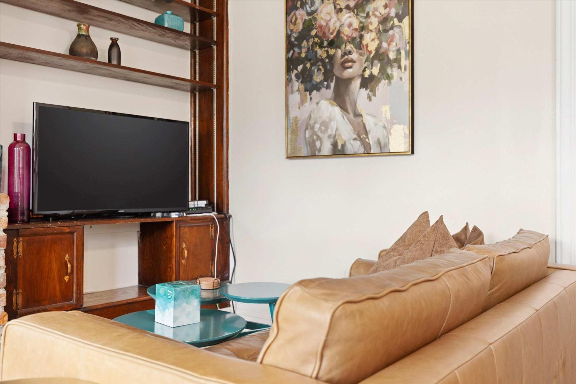 Chic 1-br Loft Nestled Between Dupont & Logan *