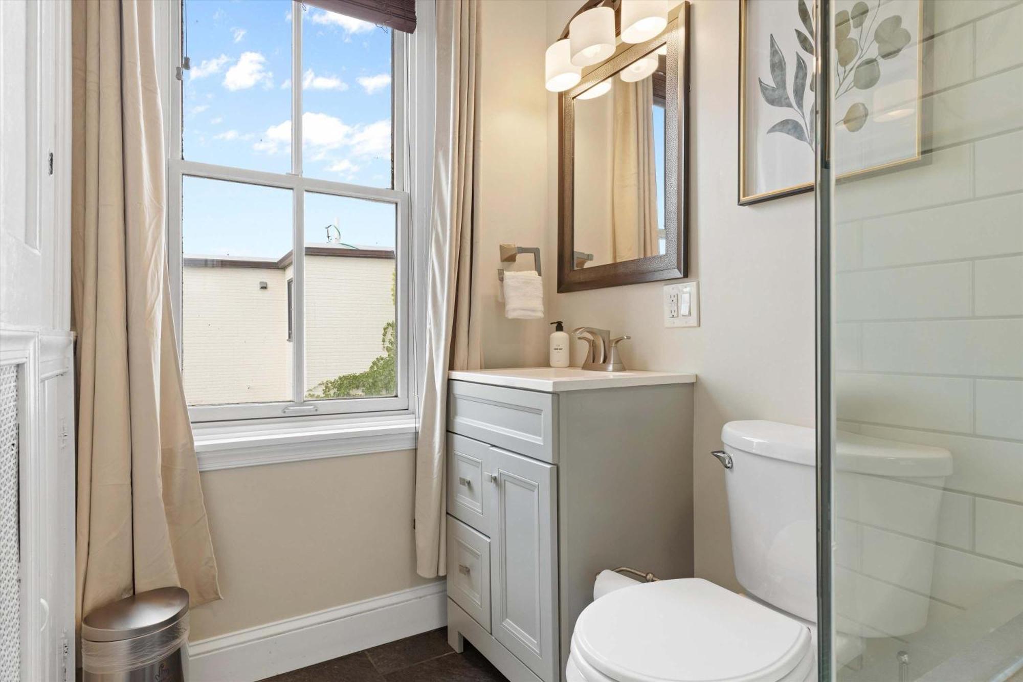 Chic 1-br Loft Nestled Between Dupont & Logan Apartment *