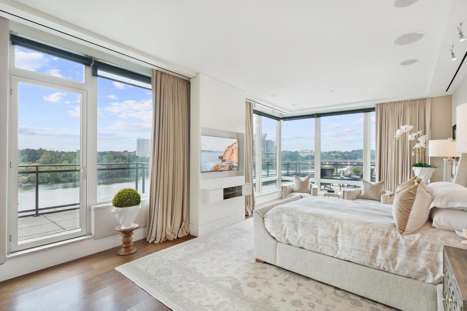 Apartment Luxurious Penthouse With Panoramic Views *