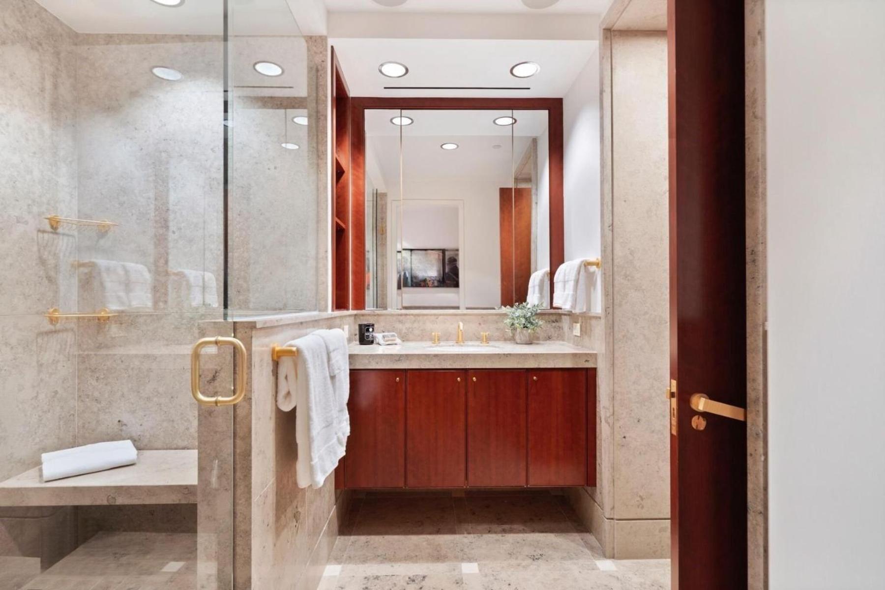 Luxurious Penthouse With Panoramic Views Apartment