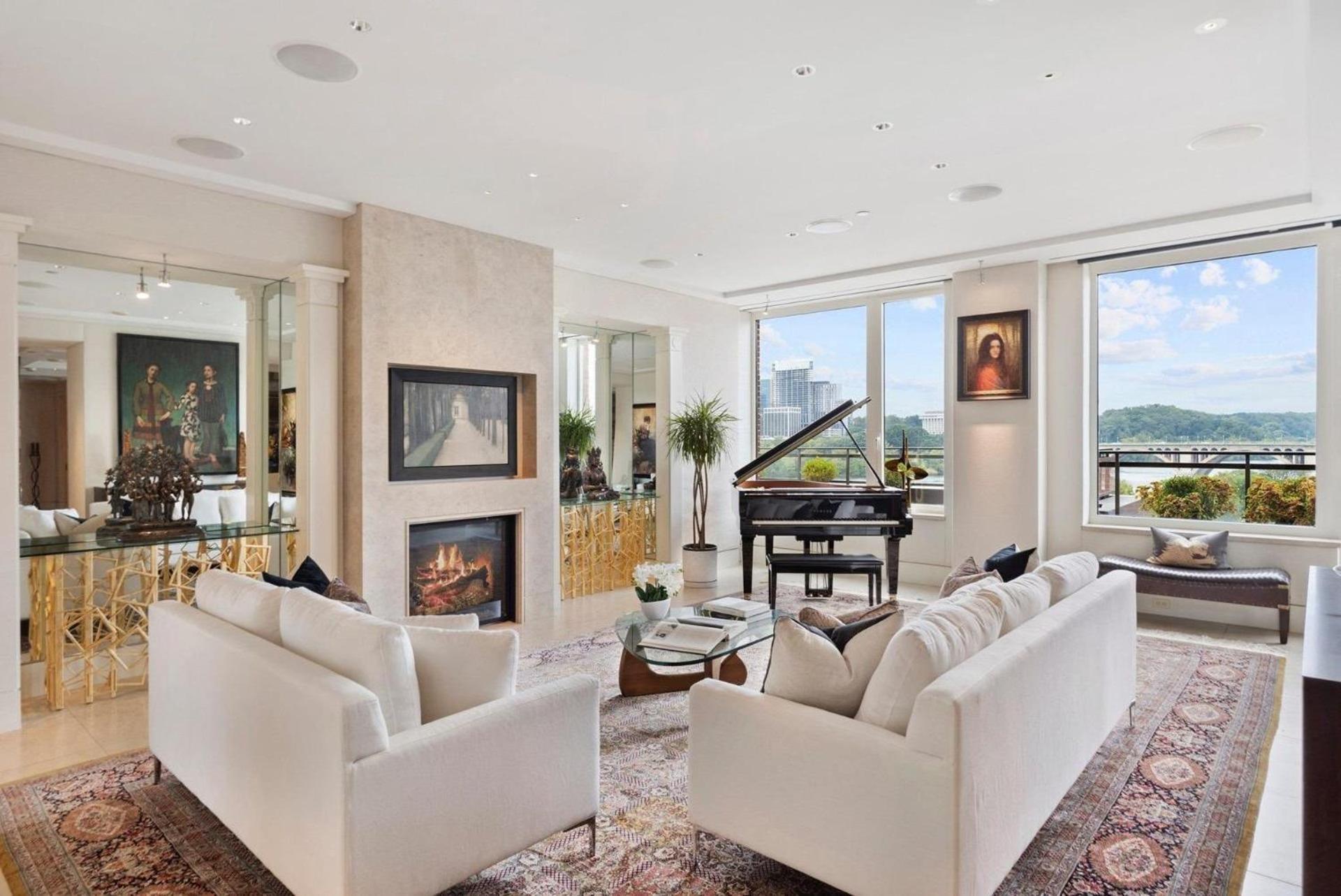 Apartment Luxurious Penthouse With Panoramic Views *