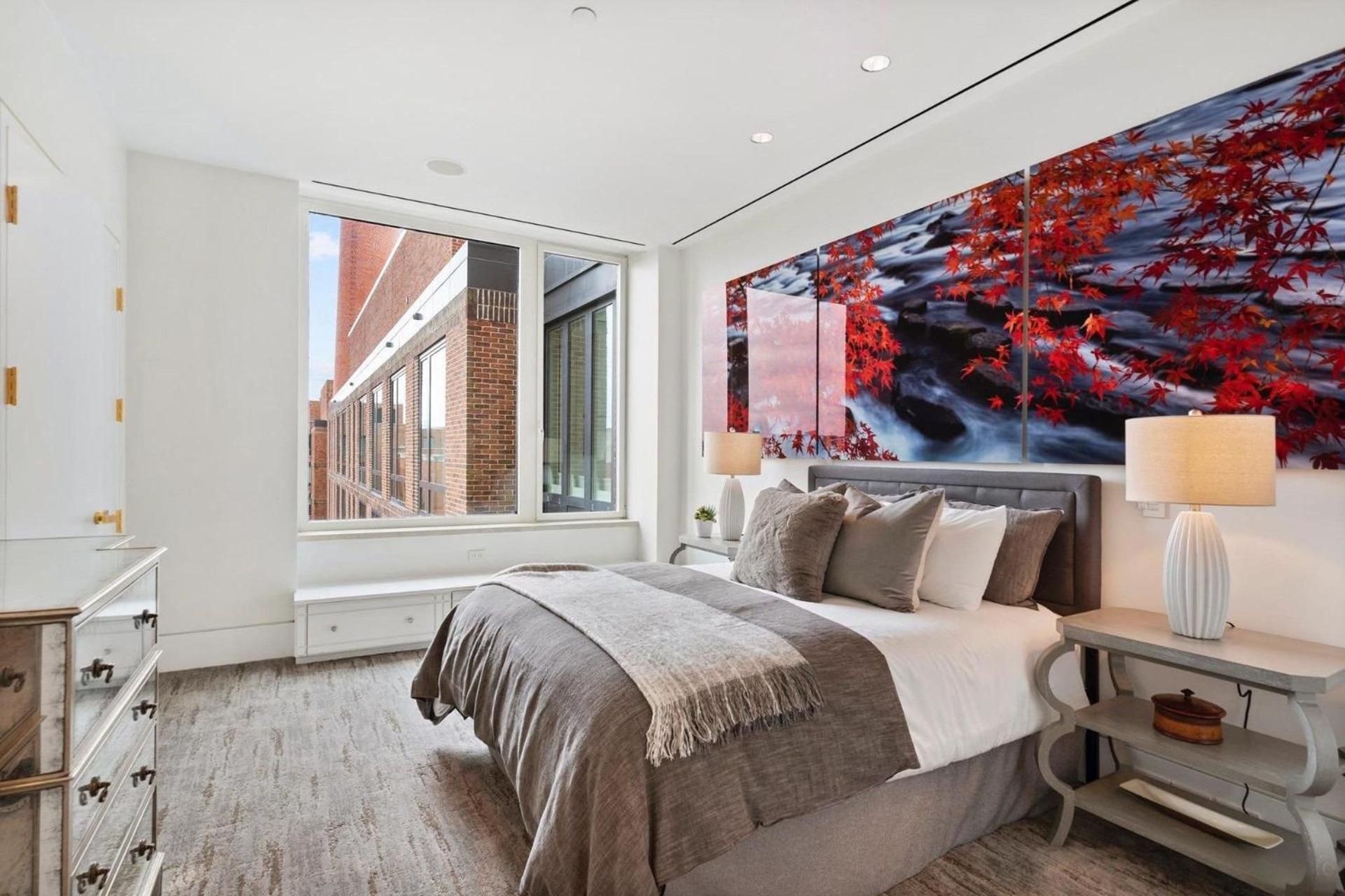 Luxurious Penthouse With Panoramic Views *